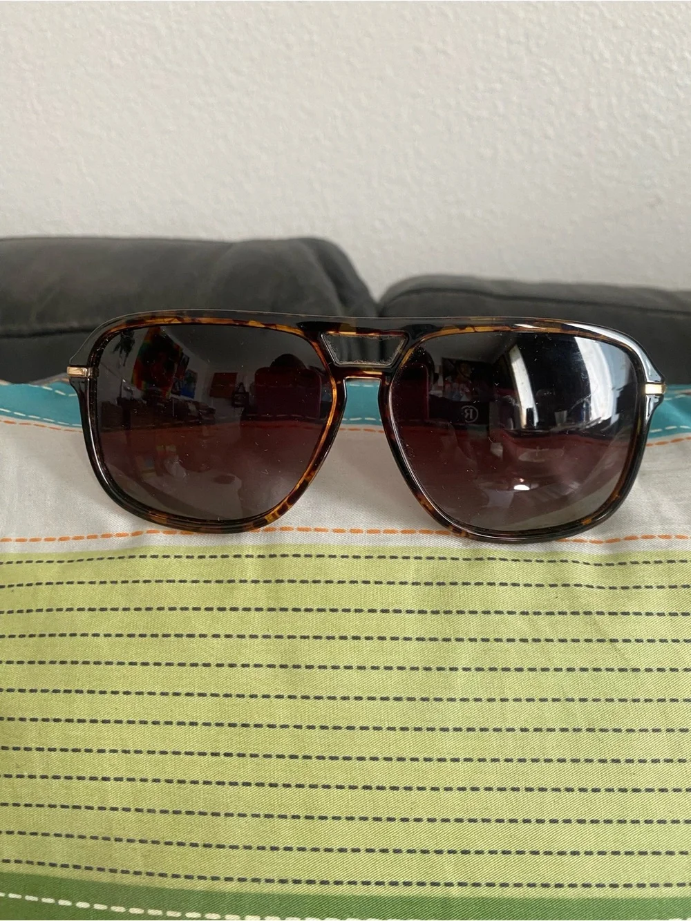 Men's Tortoiseshell Sunglasses with Dark Lenses